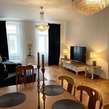 Historical Zaffir House - Market Square Hébergement de vacances *