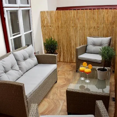 Historical Zaffir House - Market Square