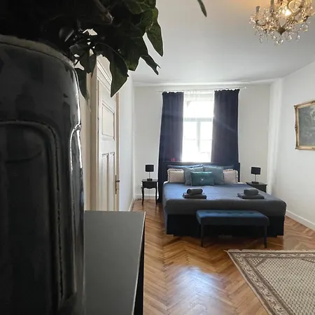 Historical Zaffir House - Market Square