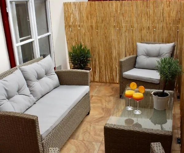 Historical Zaffir House - Market Square
